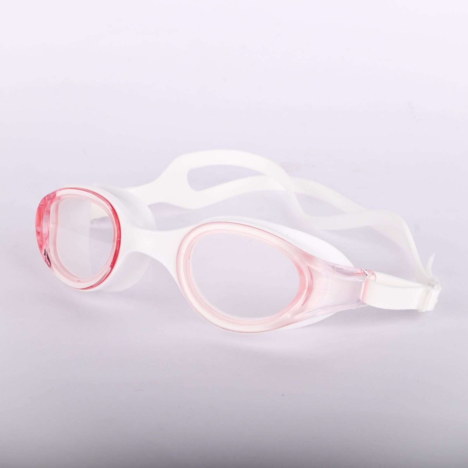 Swimming goggles