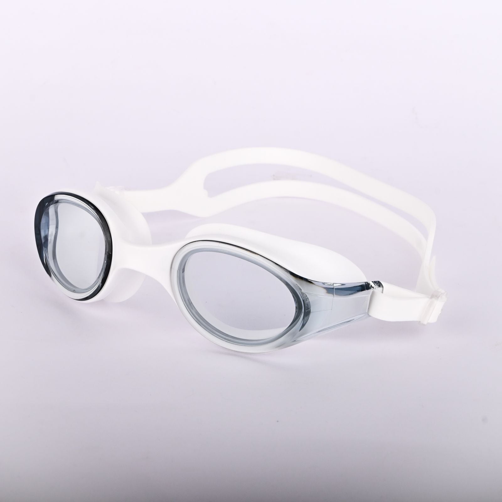 Swimming goggles