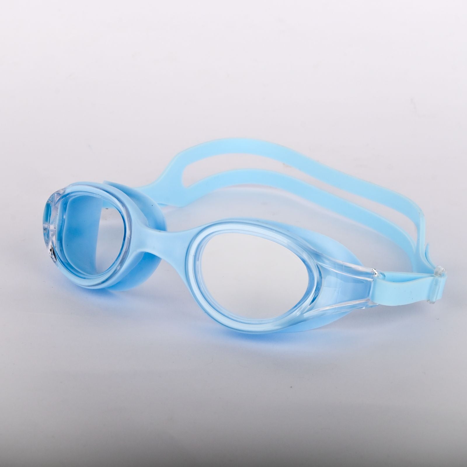 Swimming goggles