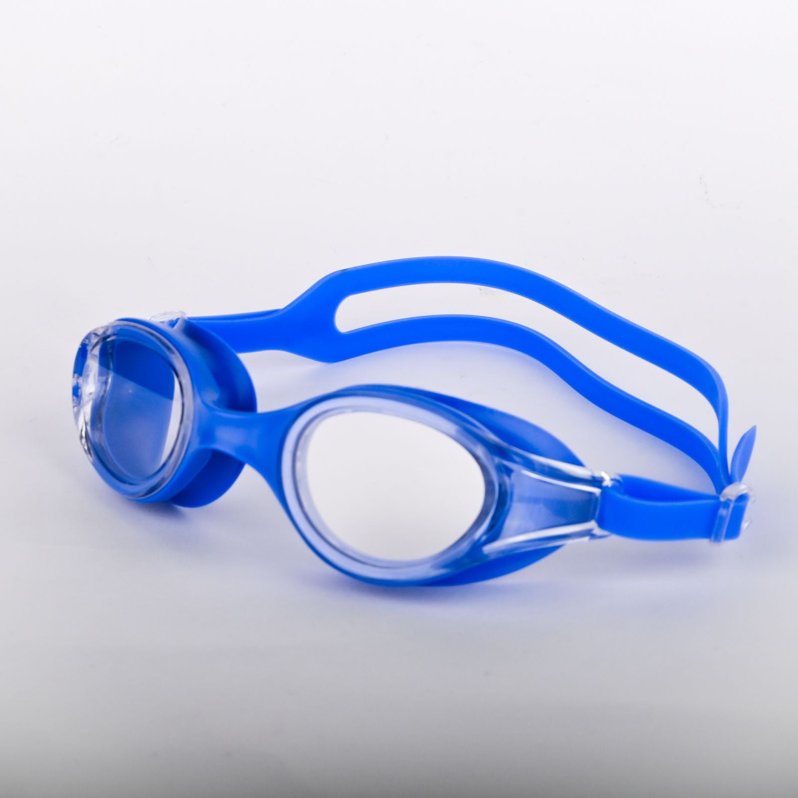 Swimming goggles