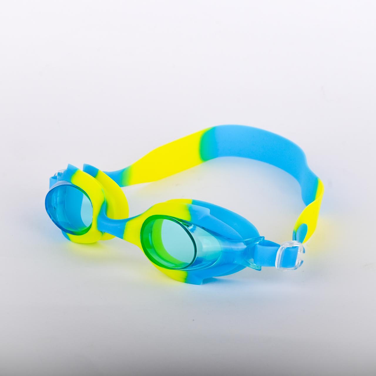 Swimming goggles