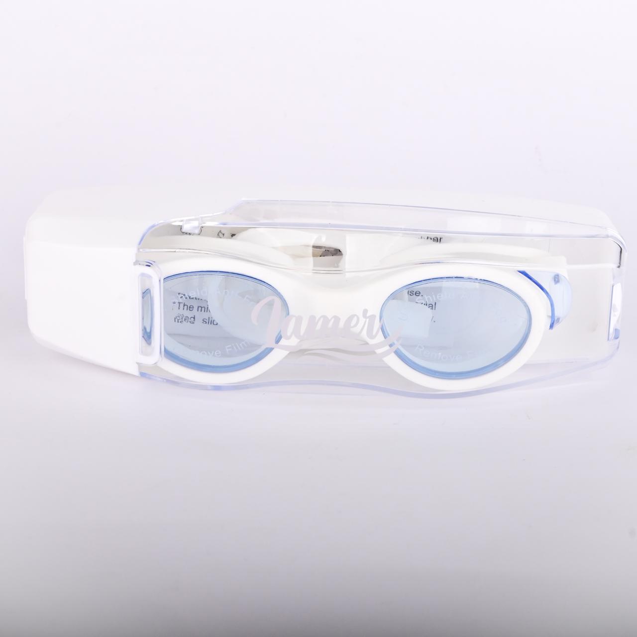 Swimming goggles