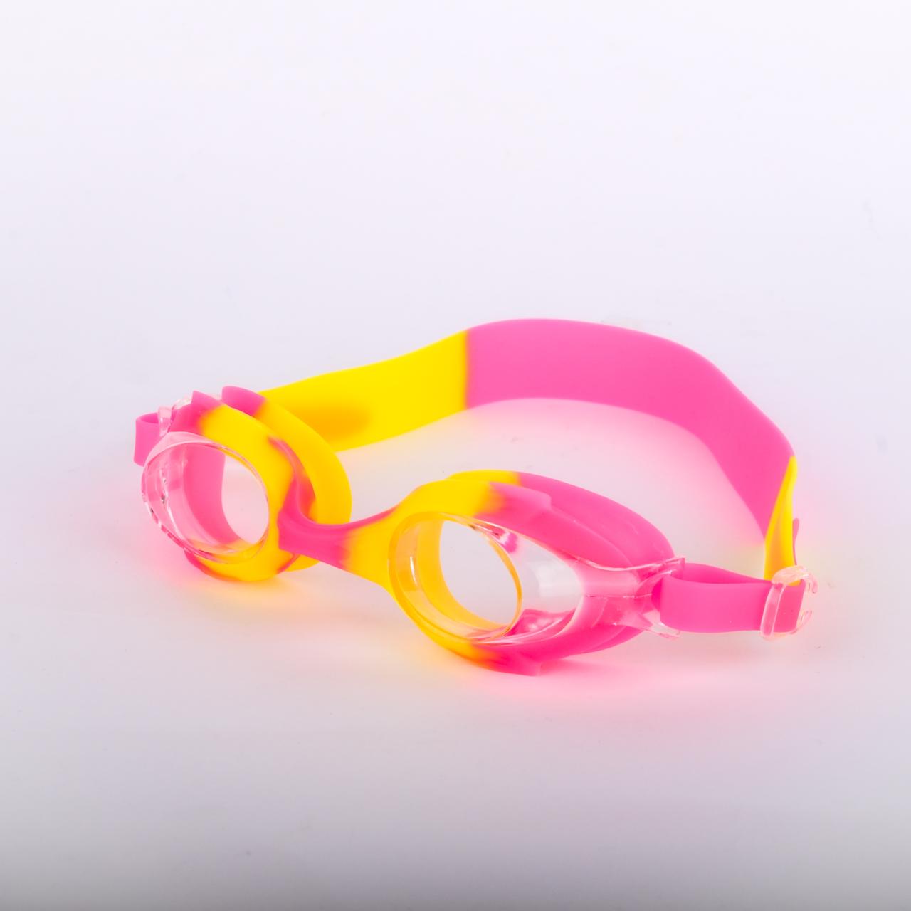 Swimming goggles